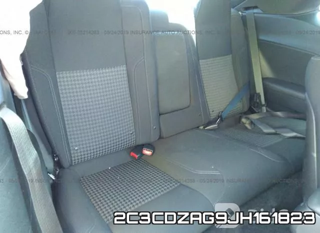 2C3CDZAG9JH161823_8.webp