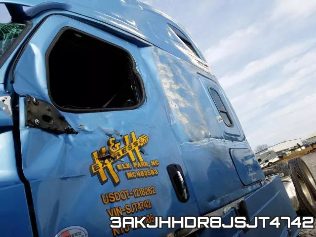 3AKJHHDR8JSJT4742