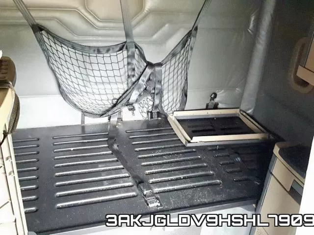 3AKJGLDV9HSHL7909_6.webp