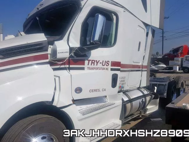 3AKJHHDRXHSHZ8909_2.webp