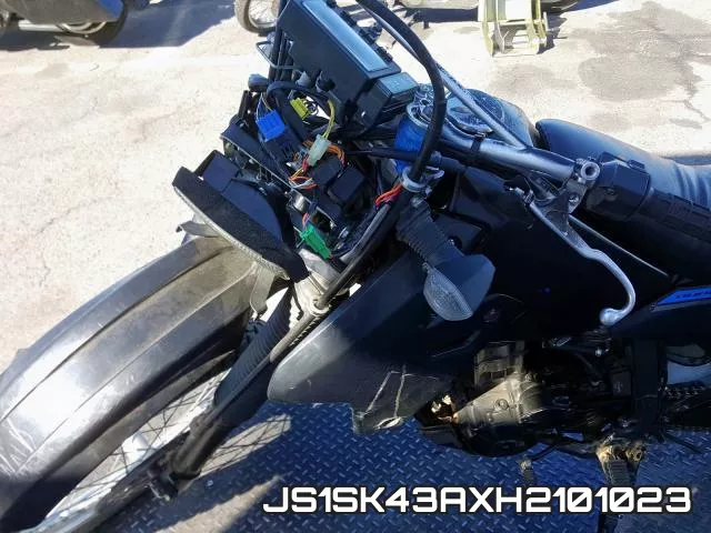 JS1SK43AXH2101023