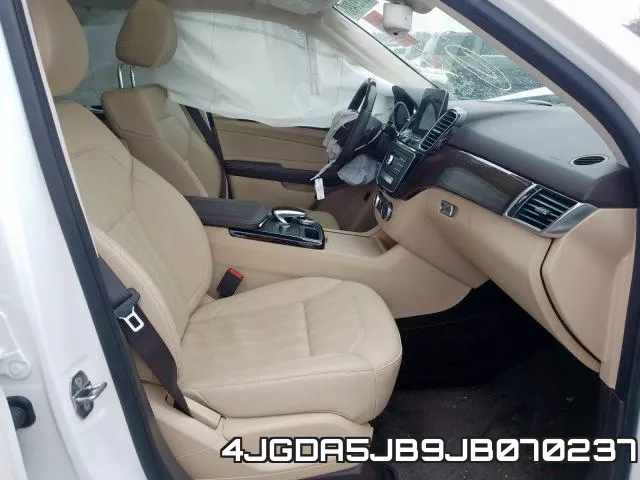 4JGDA5JB9JB070237_5.webp