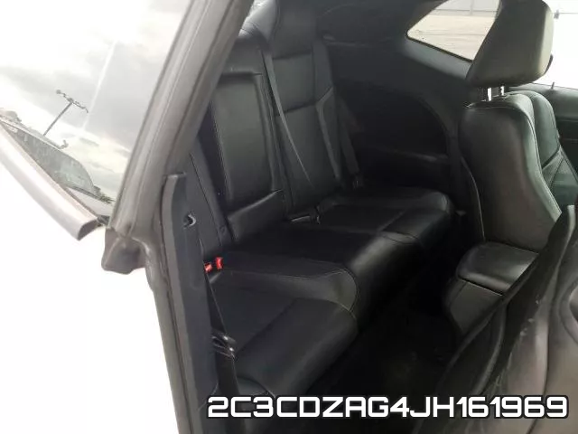 2C3CDZAG4JH161969_6.webp