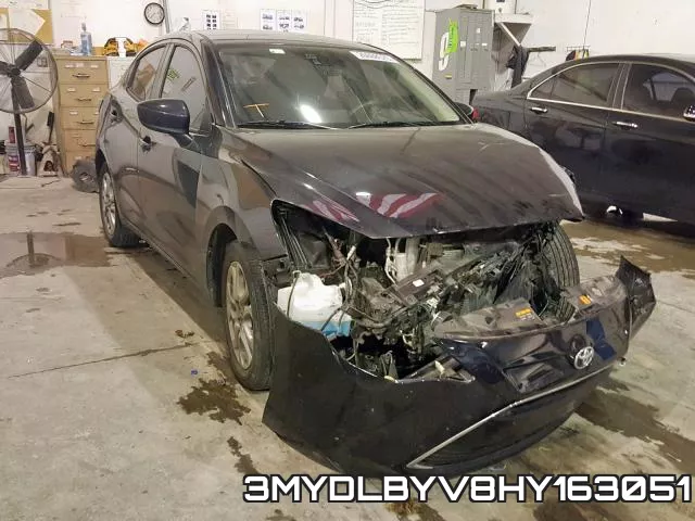 3MYDLBYV8HY163051_1.webp