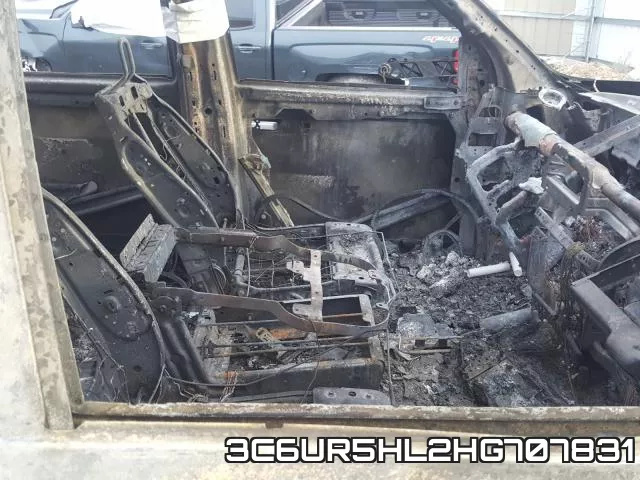 3C6UR5HL2HG707831_5.webp