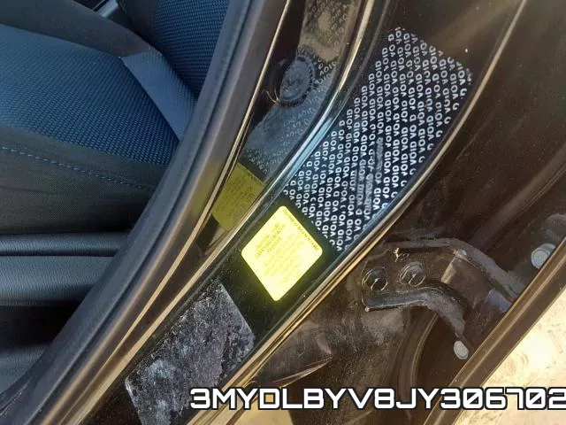 3MYDLBYV8JY306702_10.webp
