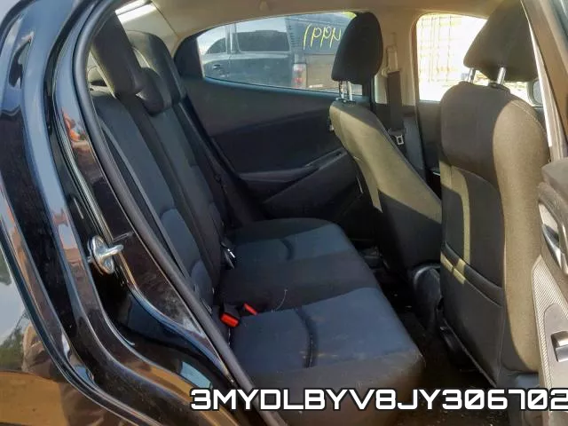 3MYDLBYV8JY306702_6.webp