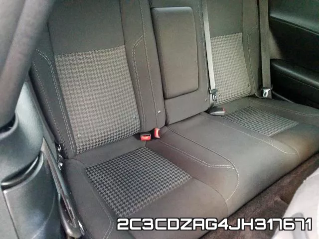 2C3CDZAG4JH317671_6.webp