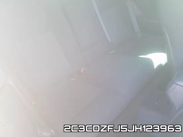 2C3CDZFJ5JH123963_6.webp