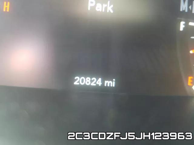 2C3CDZFJ5JH123963_8.webp