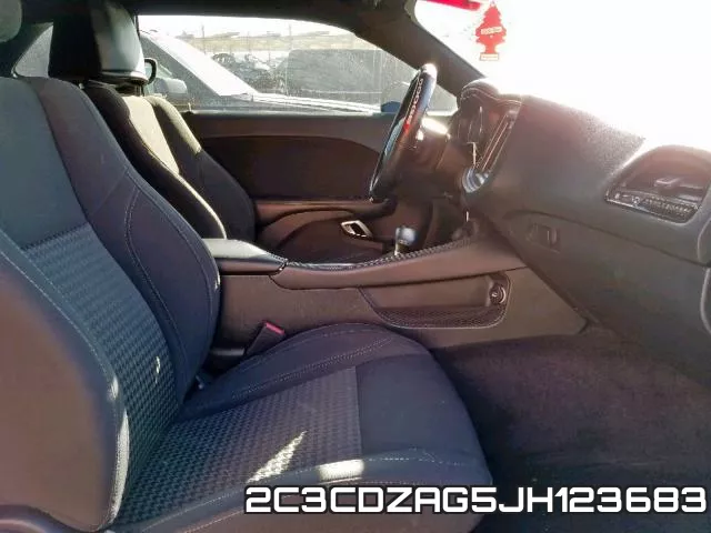 2C3CDZAG5JH123683_5.webp