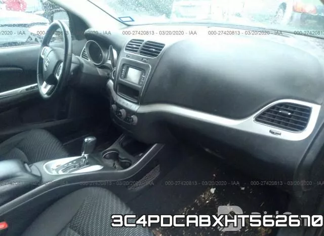 3C4PDCABXHT562670_5.webp