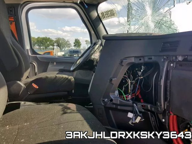 3AKJHLDRXKSKY3643_5.webp