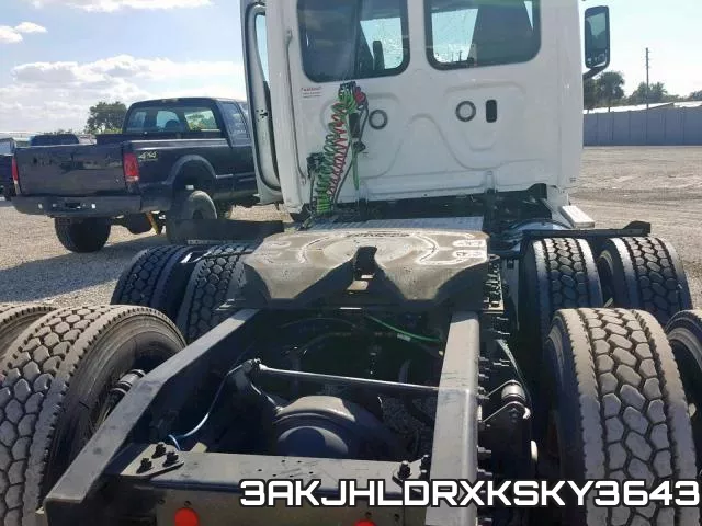 3AKJHLDRXKSKY3643_6.webp