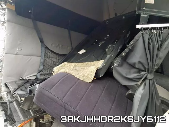 3AKJHHDR2KSJY6112_6.webp