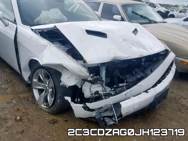 2C3CDZAG0JH123719_9.webp