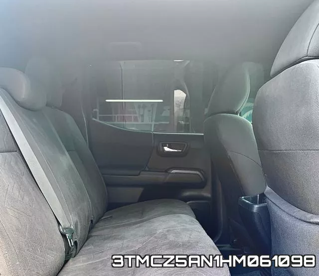 3TMCZ5AN1HM061098_6.webp