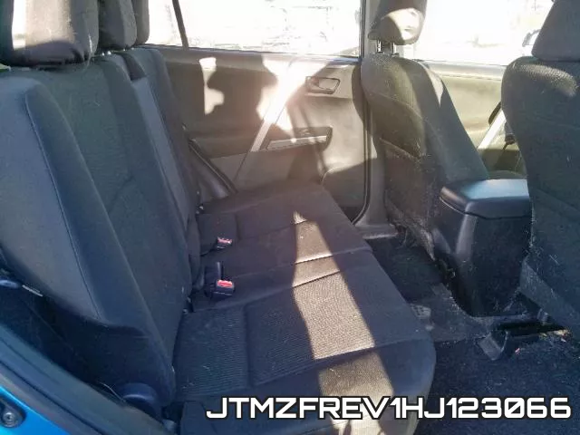 JTMZFREV1HJ123066_6.webp