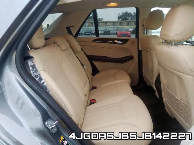 4JGDA5JB5JB142227_6.webp