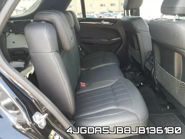 4JGDA5JB8JB136180_6.webp