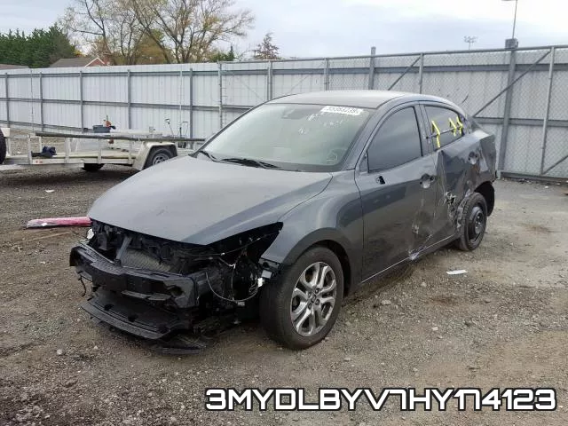3MYDLBYV7HY174123_2.webp
