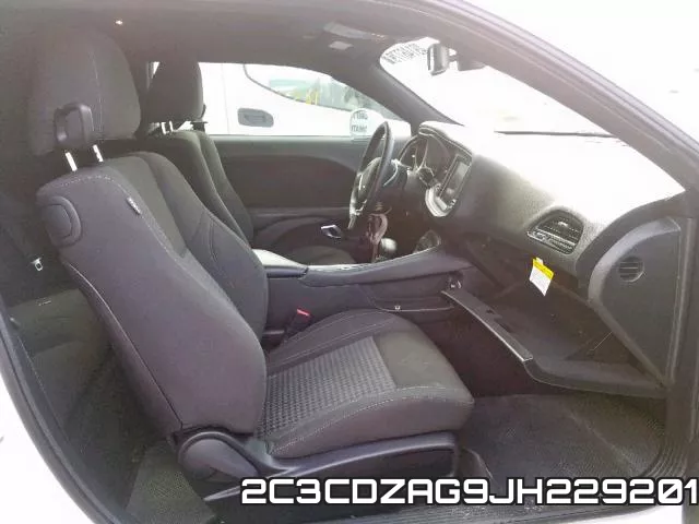 2C3CDZAG9JH229201_5.webp