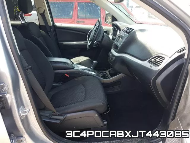 3C4PDCABXJT443085_5.webp