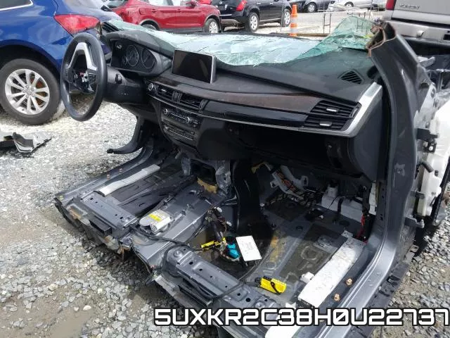 5UXKR2C38H0U22737_5.webp