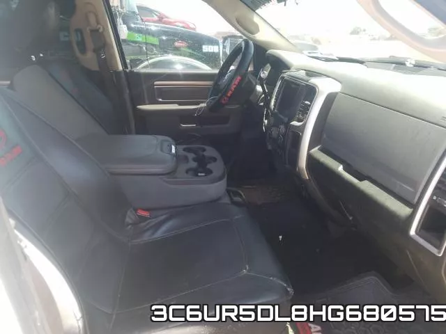 3C6UR5DL8HG680575