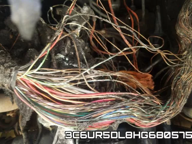 3C6UR5DL8HG680575