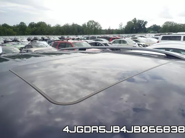 4JGDA5JB4JB066838_9.webp