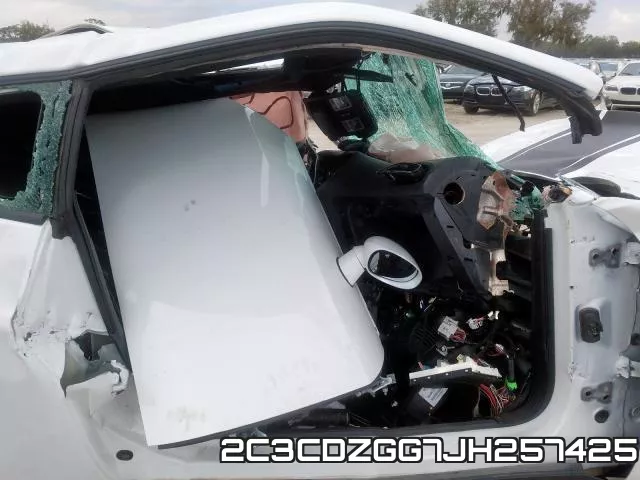 2C3CDZGG7JH257425_5.webp
