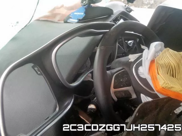 2C3CDZGG7JH257425_8.webp