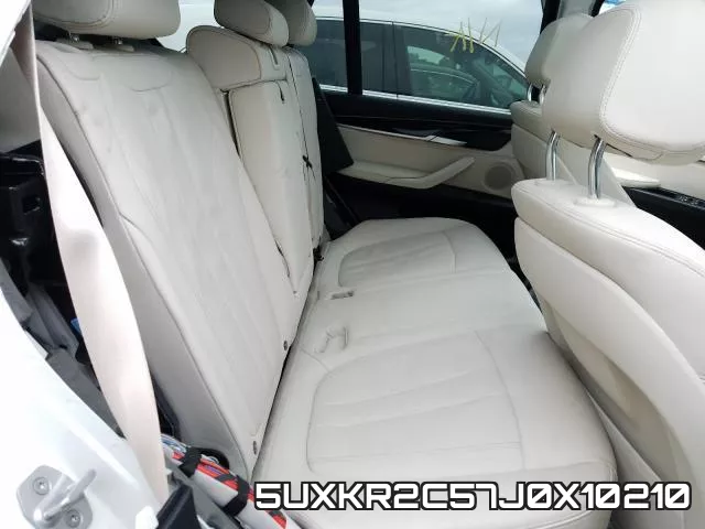 5UXKR2C57J0X10210_6.webp
