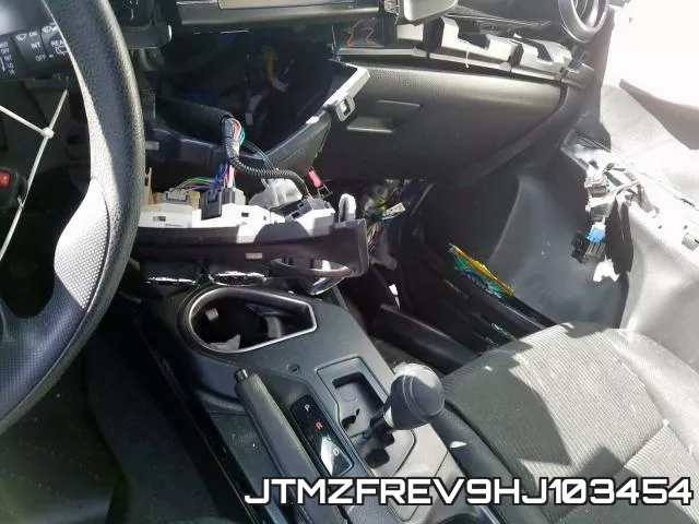 JTMZFREV9HJ103454_9.webp