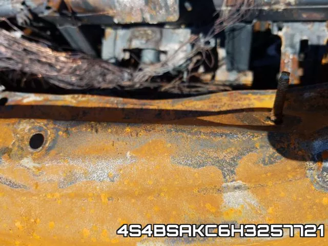 4S4BSAKC6H3257721_10.webp