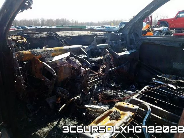 3C6UR5DLXHG732028_10.webp