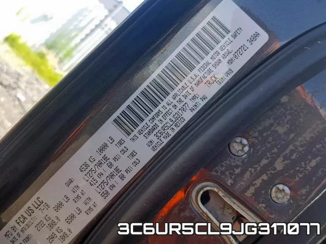 3C6UR5CL9JG317077_10.webp