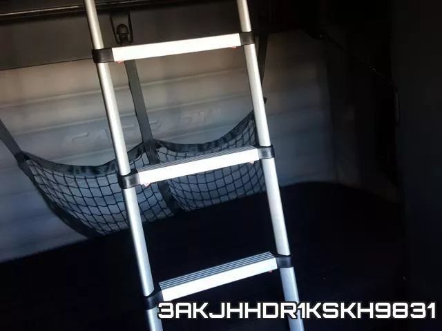 3AKJHHDR1KSKH9831_6.webp