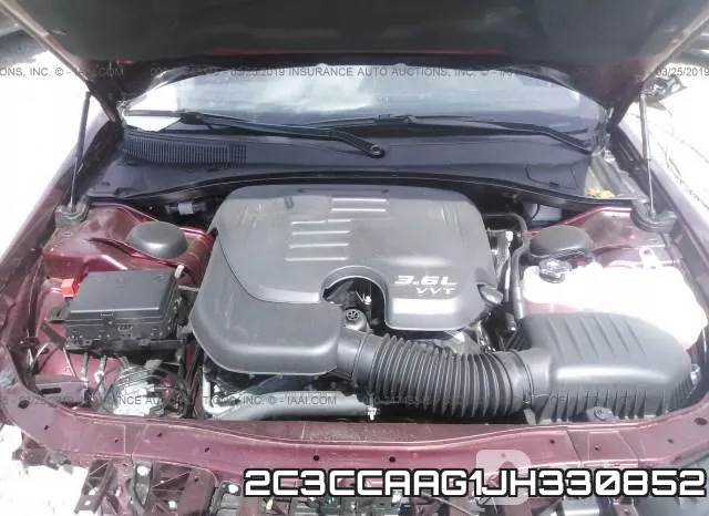 2C3CCAAG1JH330852_10.webp