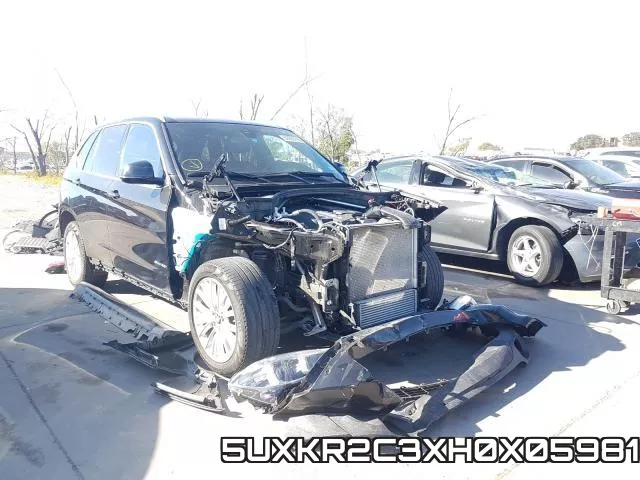5UXKR2C3XH0X05981_1.webp