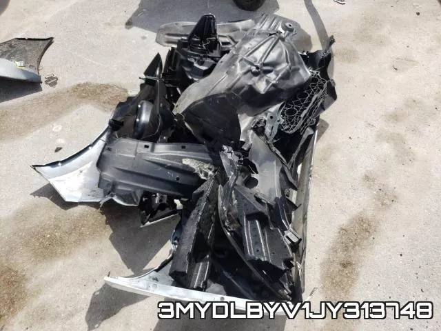 3MYDLBYV1JY313748_9.webp