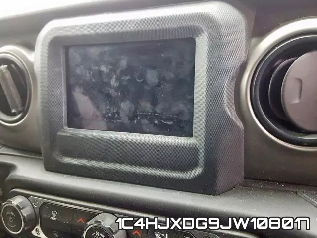 1C4HJXDG9JW108017_9.webp