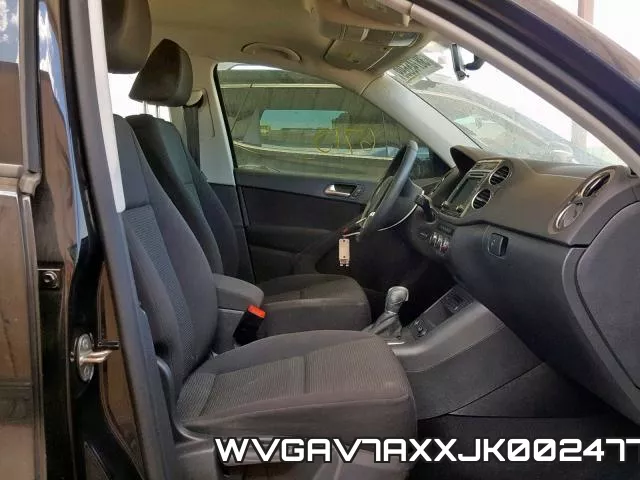 WVGAV7AXXJK002477_5.webp