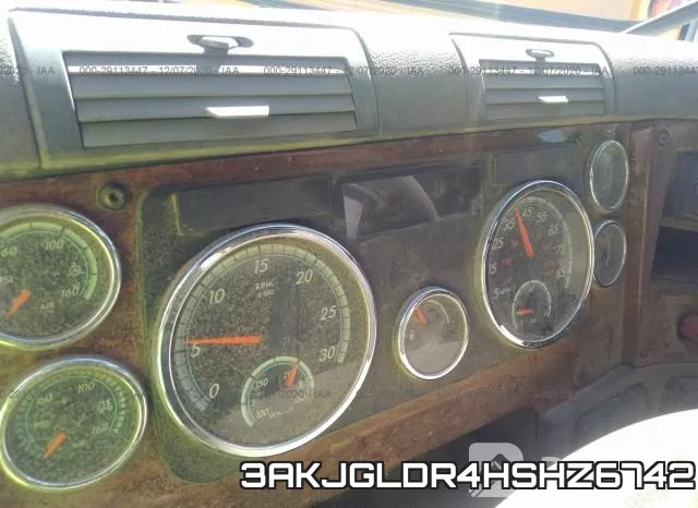 3AKJGLDR4HSHZ6742_6.webp