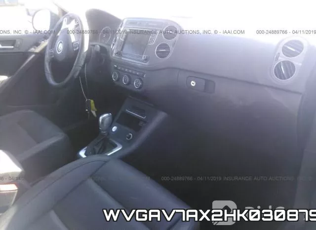 WVGAV7AX2HK030879_5.webp