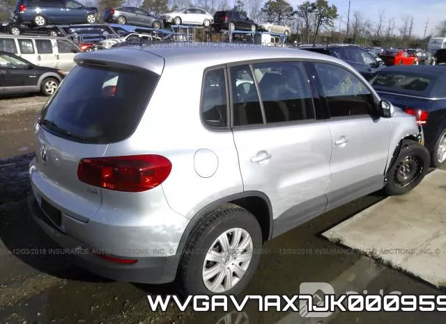 WVGAV7AX7JK000959_4.webp