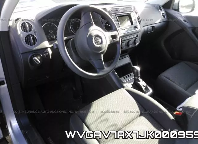 WVGAV7AX7JK000959_5.webp